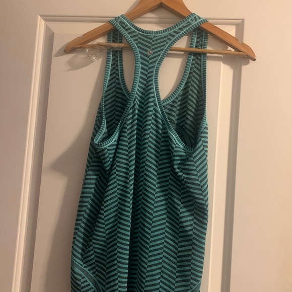 Lululemon tank - Picture 4 of 6